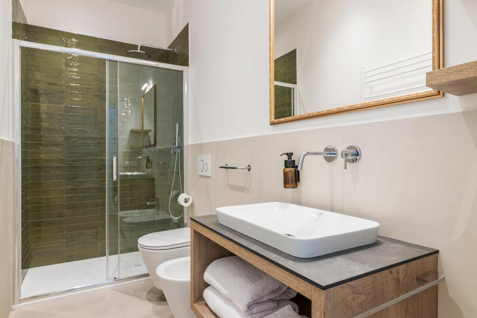 Electric & Aparthotel